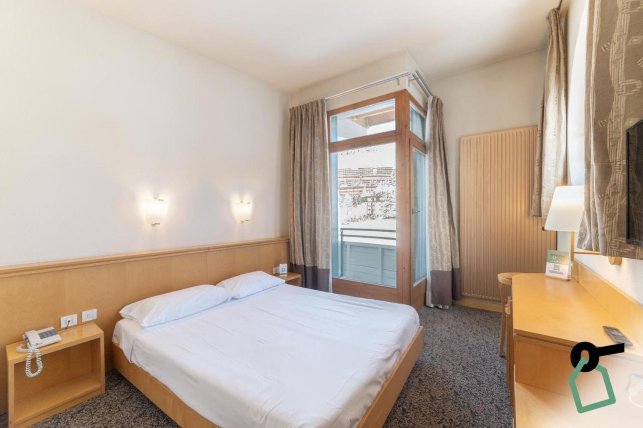Hotiday Hotel Sestriere Exterior photo